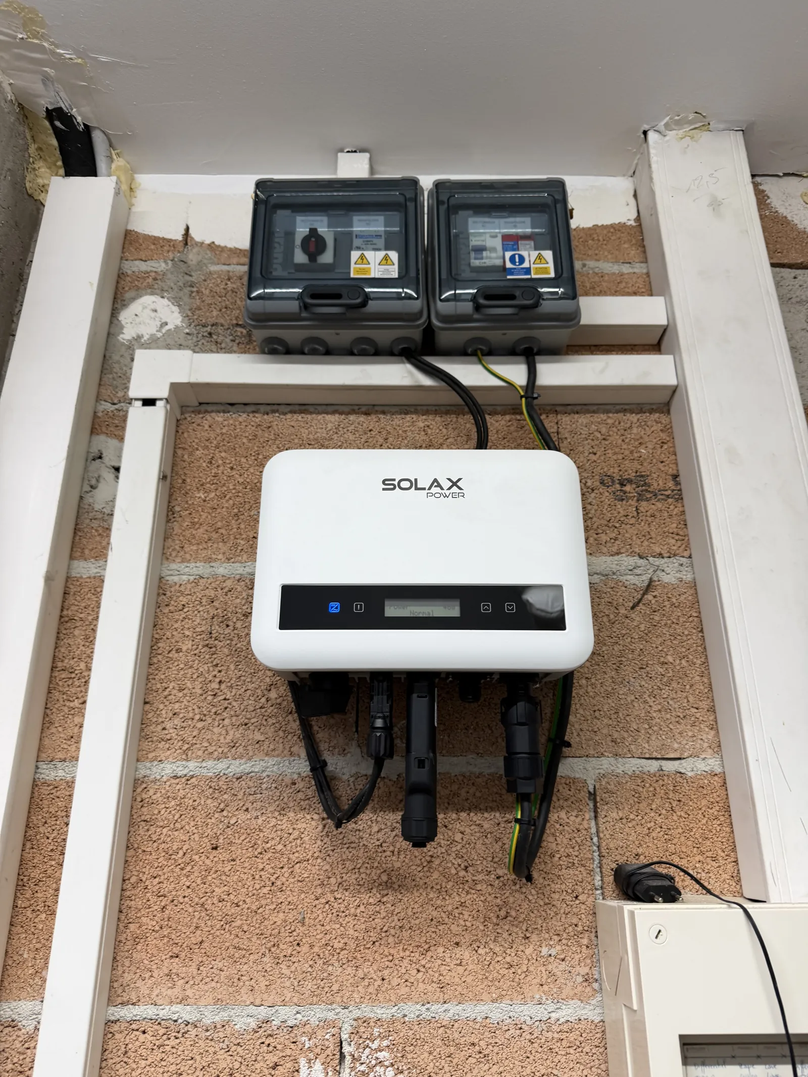 Remplacement d’un onduleur photovoltaïque SolaX 3K Mini à Aubagne par Energio Solar